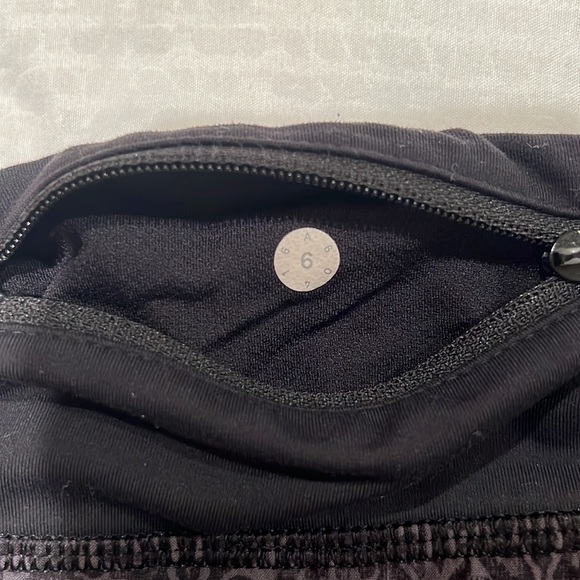 Lululemon speed up shorts - Picture 3 of 3